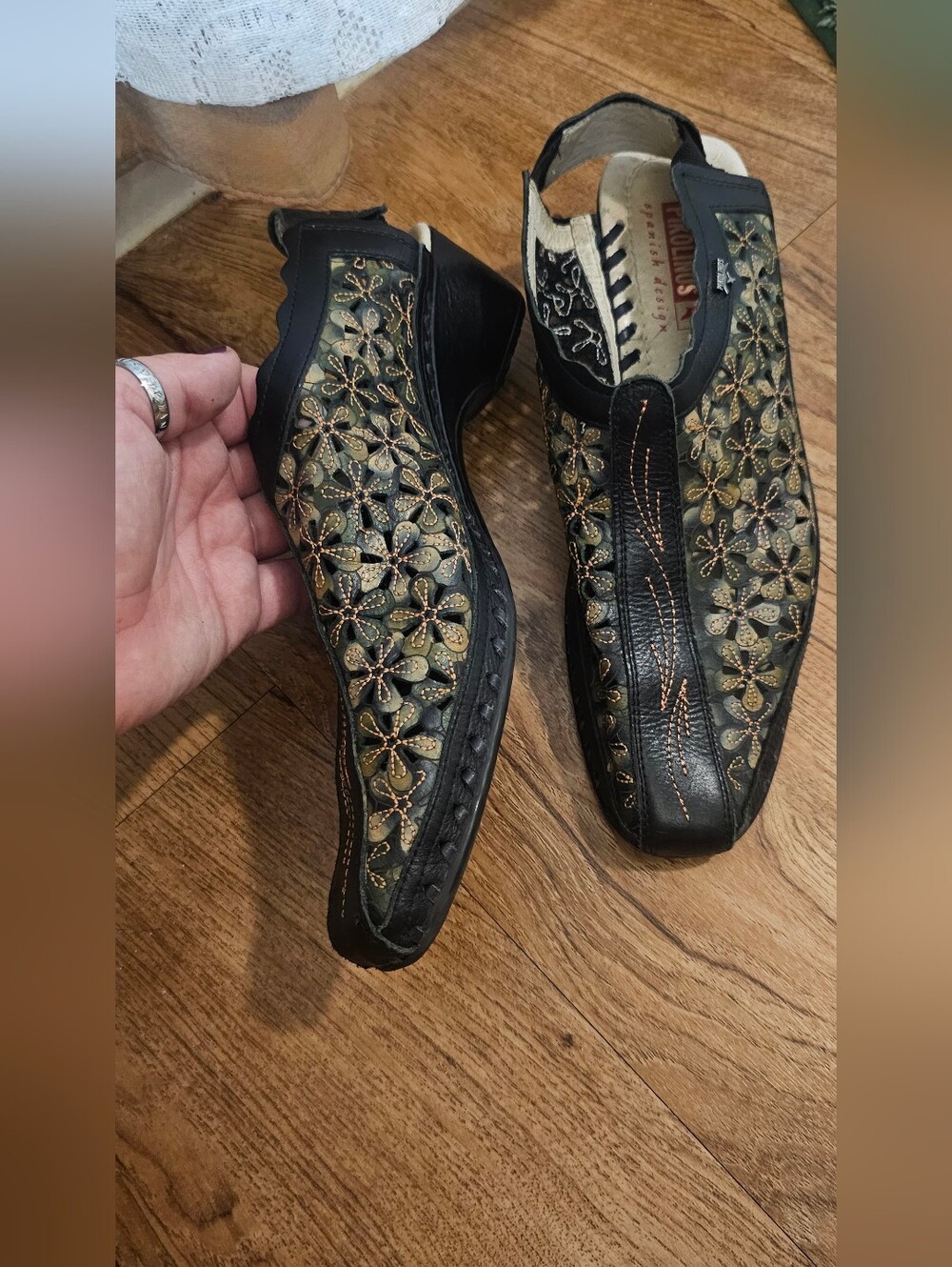 PIKOLINOS Black & Green Leather Floral Cutout Mules - Picture 6 of 8